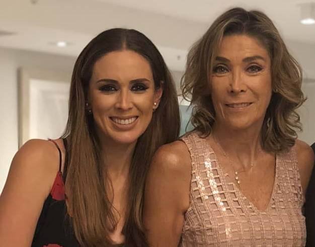 bolo de aniversário da mãe da Jacqueline Bracamontes