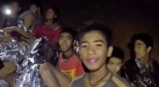 Garotos presos em caverna na Tailândia