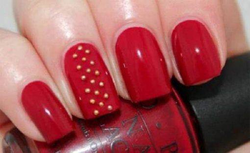 unhas decoradas com esmaltes vermelhos