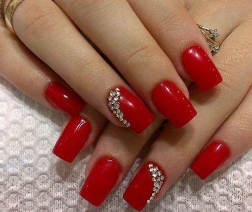 unhas decoradas com esmaltes vermelhos