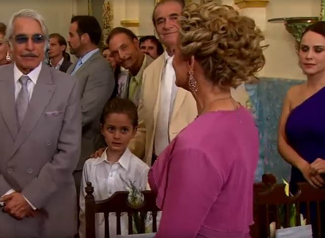 Filho de protagonista de Amores Verdadeiros faz participação em casamento da novela