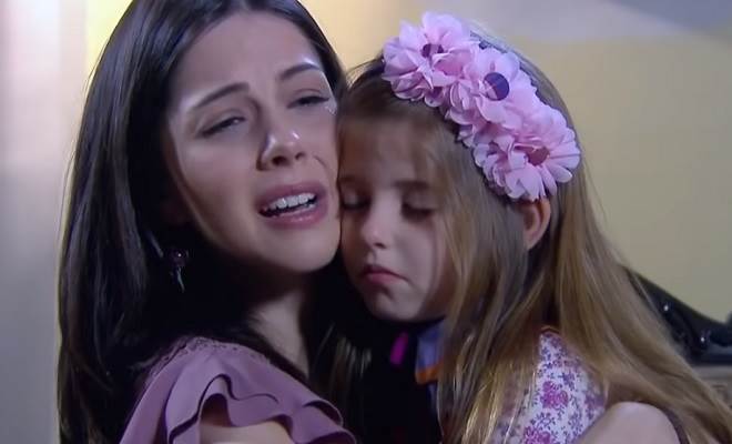 Carinha de Anjo: Cecília conta para Dulce Maria que terminou com Gustavo