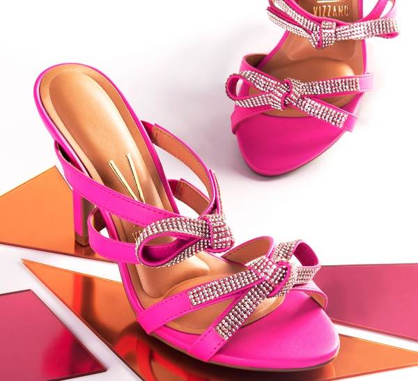 calcados cor de rosa sao tendencias da moda 2023